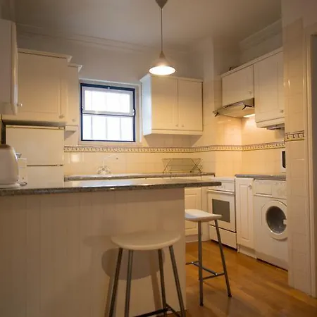 A View To A - Bairro Alto Apartman *
