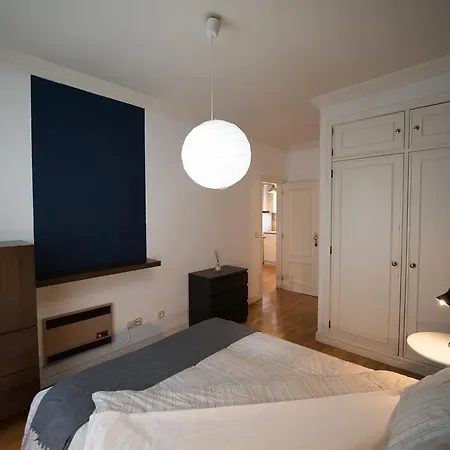 A View To A - Bairro Alto Apartman *