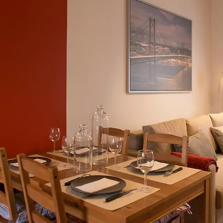 A View To A - Bairro Alto Apartment *